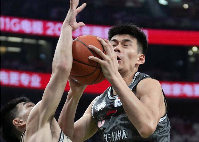 俩个男人添我下面太爽了小说