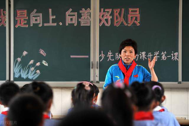 被发现不伦的嫂子吸蜂蜜
