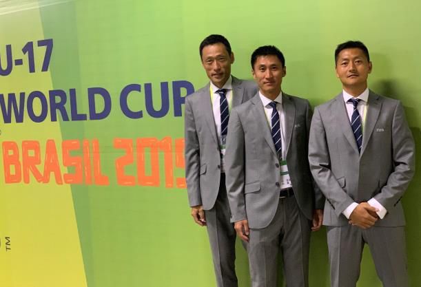 教官脱了男生内裤摸j的小说