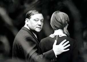黑色旗袍腰部蕾丝镂空